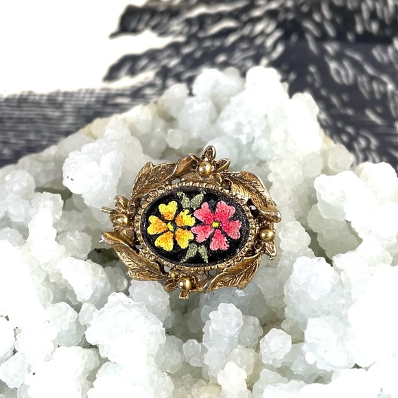 🖤 Vintage Barrette 🖤 Unique Brass Hair Clip Glass Flowers Folk Gold Black 🌼🌺 - Picture 5 of 5